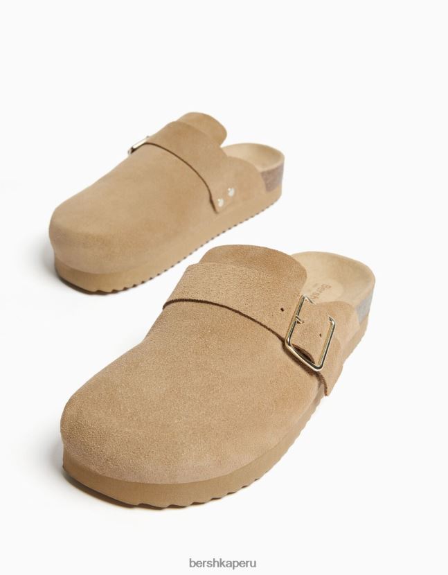 arena Bershka mujer zuecos de piel con hebilla 806J6B2038