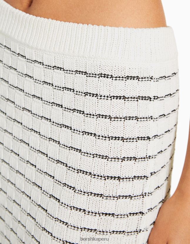 blanco Bershka mujer conjunto de blusa y falda de punto 806J6B986