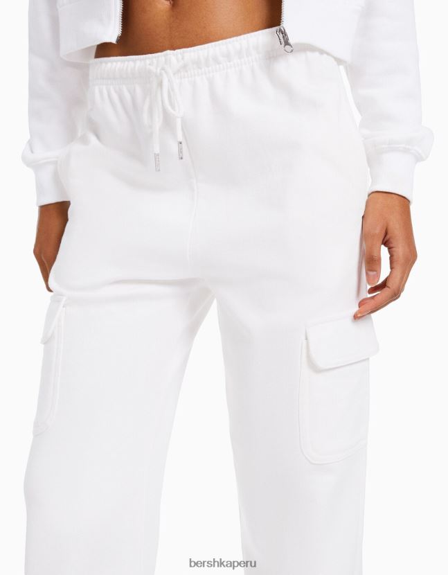 blanco Bershka mujer conjunto de sudadera con capucha y pantalones con bolsillos 806J6B2059