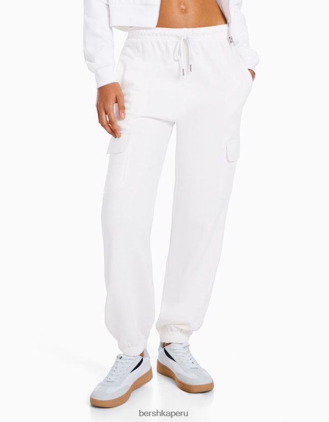 blanco Bershka mujer conjunto de sudadera con capucha y pantalones con bolsillos 806J6B2059