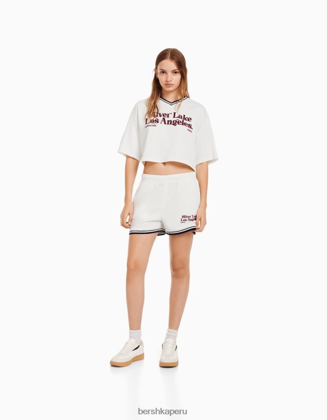 crema Bershka mujer conjunto de sudadera y shorts de felpa de manga corta estampados 806J6B2049