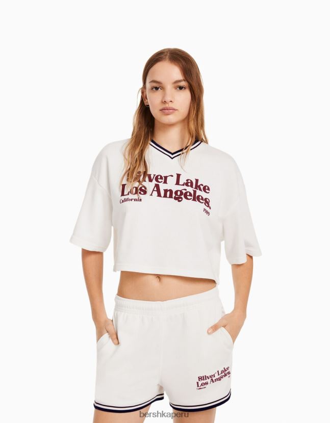 crema Bershka mujer conjunto de sudadera y shorts de felpa de manga corta estampados 806J6B2049
