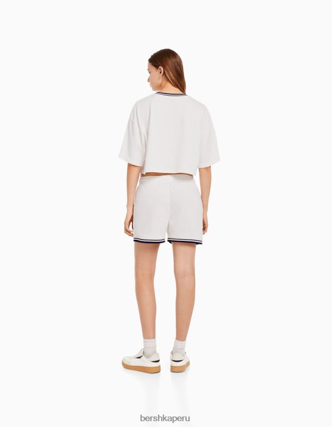 crema Bershka mujer conjunto de sudadera y shorts de felpa de manga corta estampados 806J6B2049