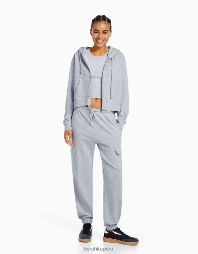 gris Bershka mujer conjunto de sudadera con capucha y pantalones con bolsillos 806J6B2060