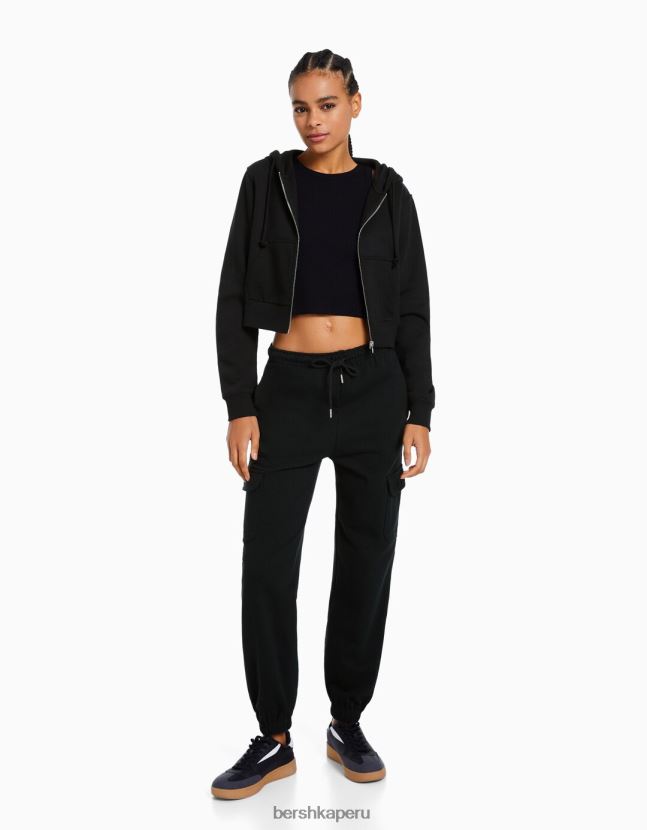 gris oscuro Bershka mujer conjunto de sudadera con capucha y pantalones con bolsillos 806J6B2061
