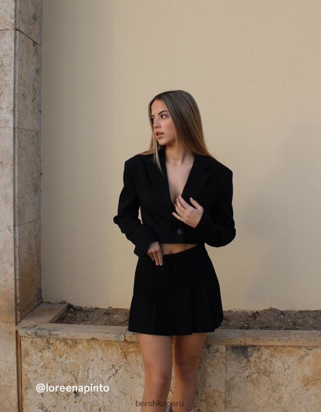 negro Bershka mujer conjunto de blazer cropped y falda de sastre 806J6B2012