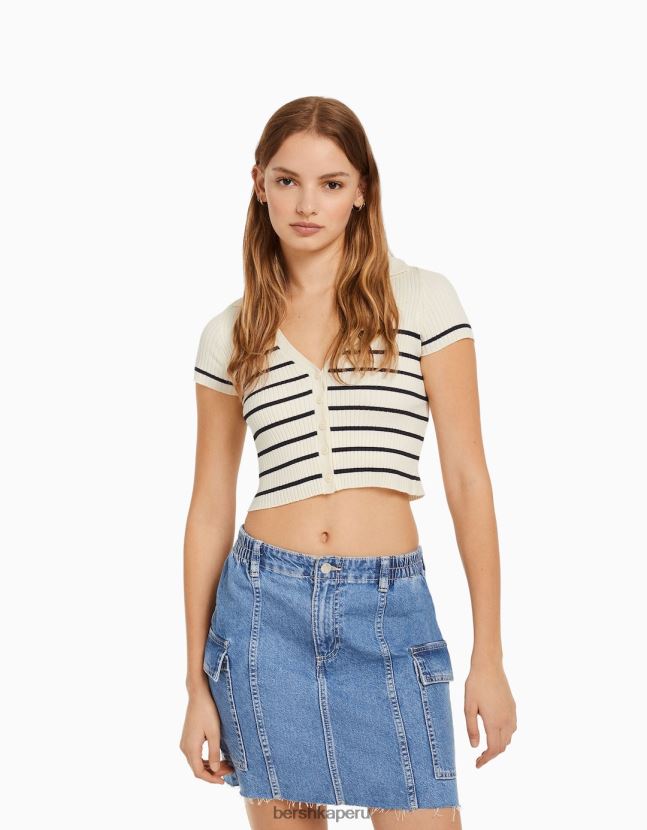 crema Bershka mujer top de manga corta con cuello de polo 806J6B1063