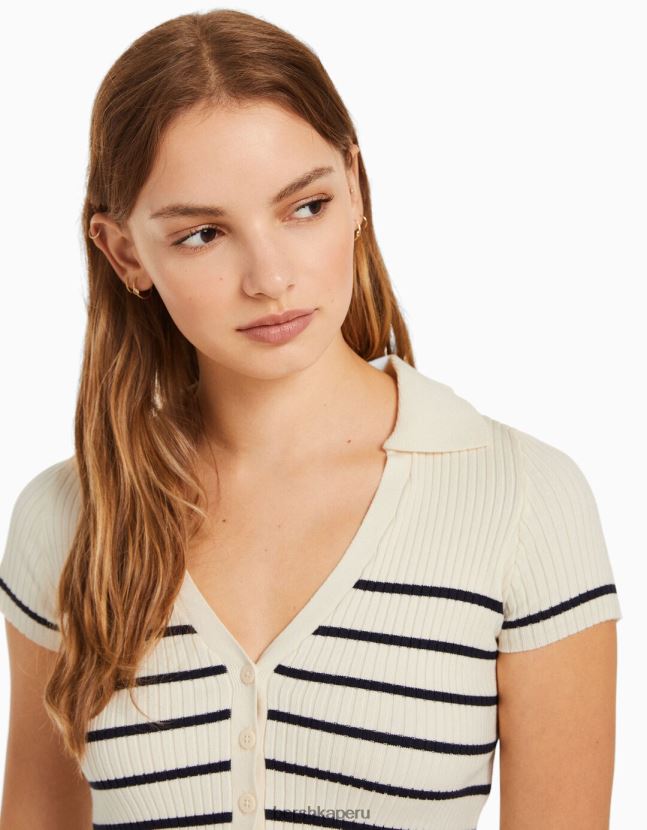 crema Bershka mujer top de manga corta con cuello de polo 806J6B1063