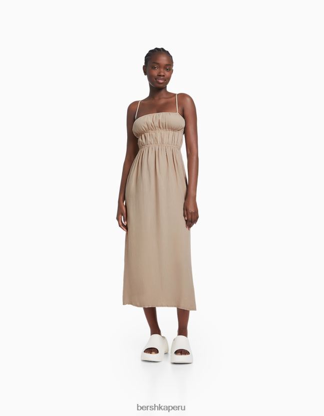 camello Bershka mujer vestido midi de mezcla de lino con tirantes 806J6B14