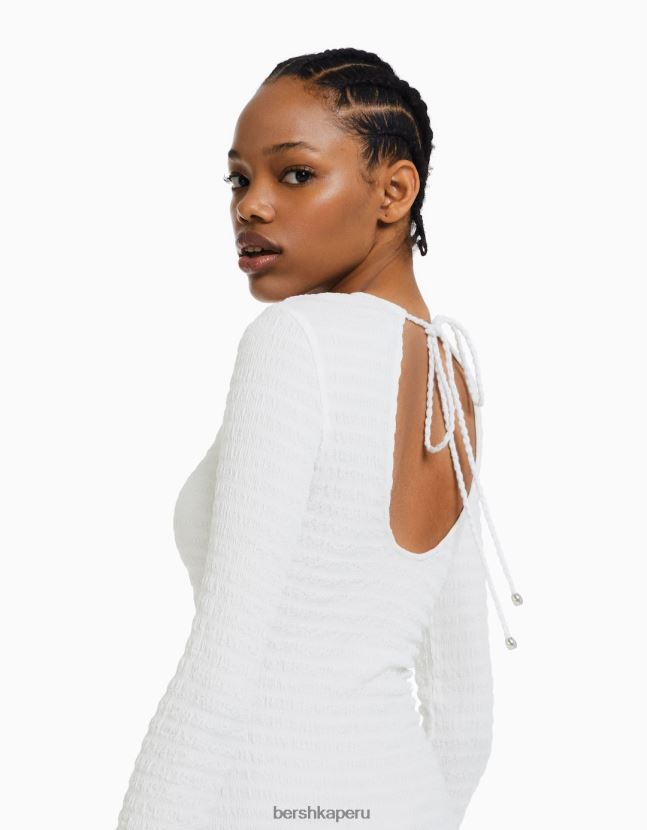 crema Bershka mujer mini vestido de manga larga con abertura en la espalda y lazo 806J6B231