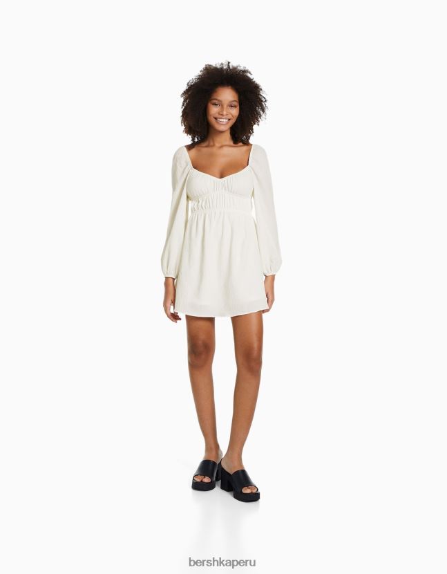 crema Bershka mujer vestido corto de manga larga con tejido texturizado 806J6B224