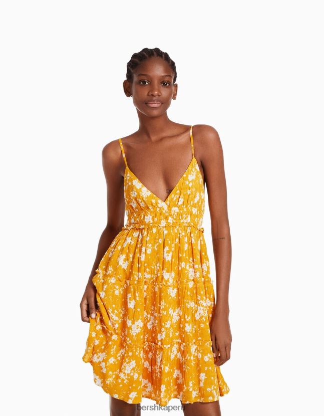 mostaza Bershka mujer mini vestido con tirantes con volantes 806J6B160