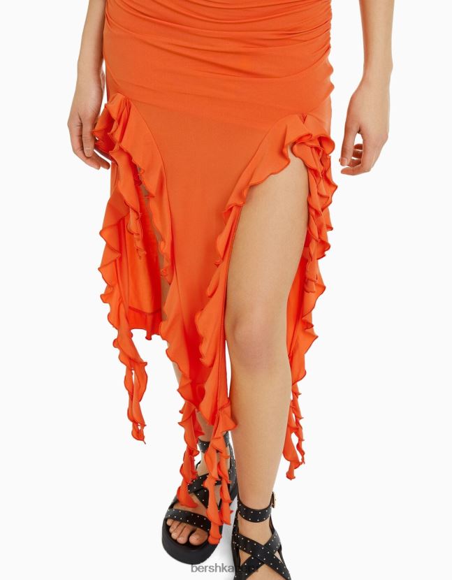 naranja Bershka mujer vestido largo con hombros descubiertos y volantes 806J6B31