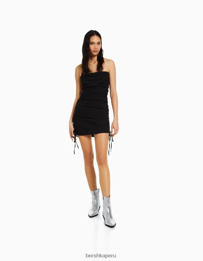 negro Bershka mujer mini vestido ajustado con fruncido en el lateral 806J6B227
