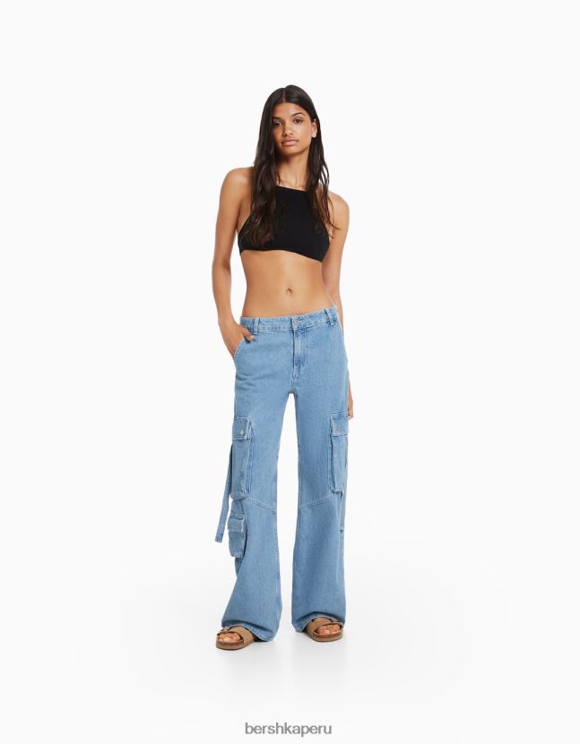 azul claro Bershka mujer jeans cargo con múltiples bolsillos 806J6B1290