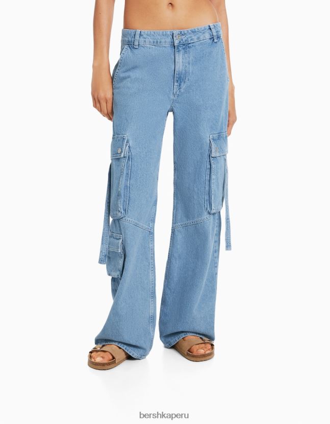 azul claro Bershka mujer jeans cargo con múltiples bolsillos 806J6B1290