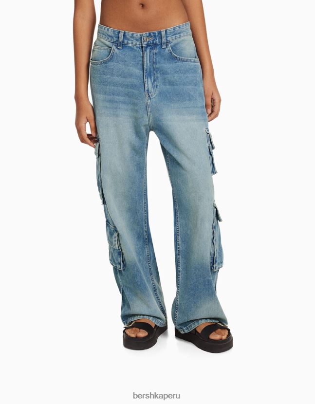 azul claro Bershka mujer jeans cargo con múltiples bolsillos 806J6B1292