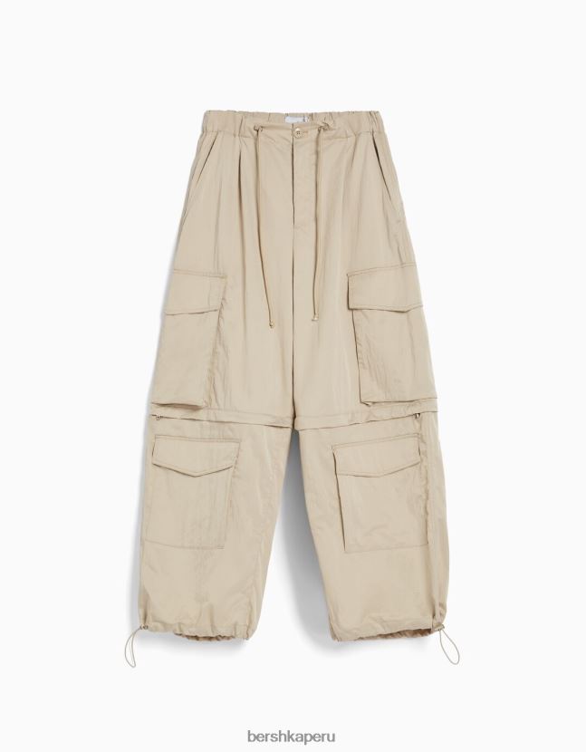 camello Bershka mujer pantalones cargo de mezcla de nailon 806J6B1356