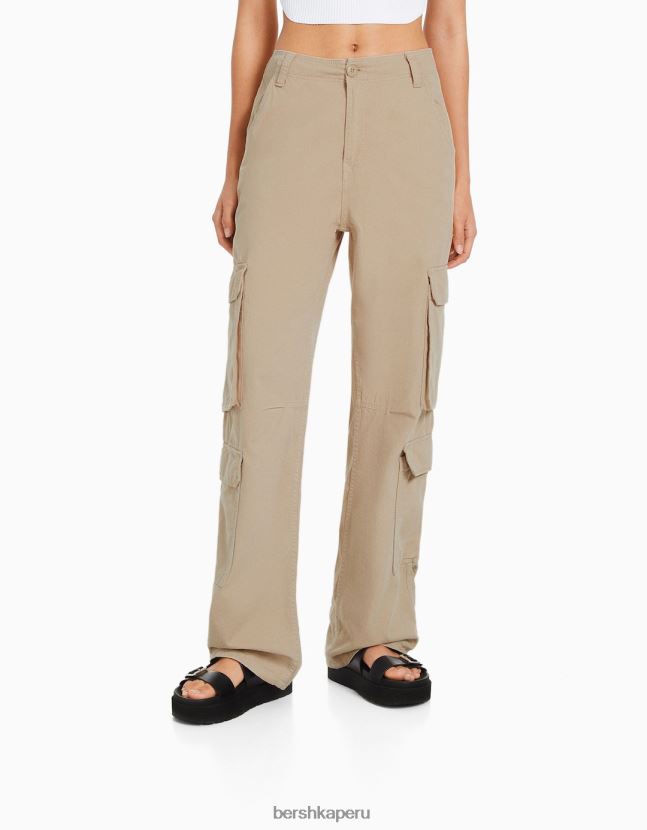 camello Bershka mujer pantalones cargo de sarga ajustables con múltiples bolsillos 806J6B1289