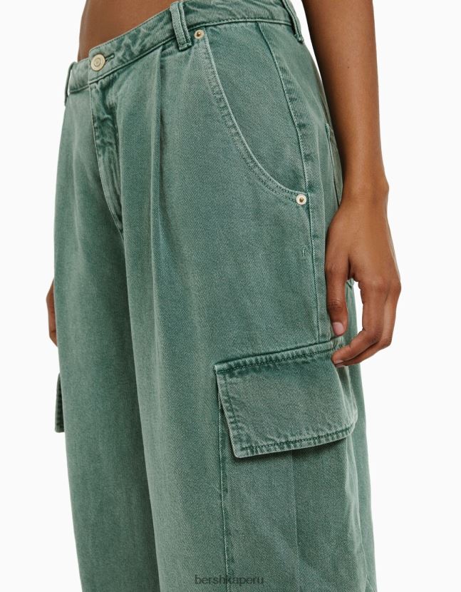 caqui Bershka mujer pantalones cargo con corte globo 806J6B1358