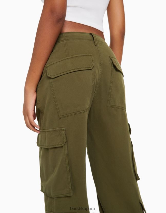 caqui Bershka mujer pantalones cargo de sarga ajustables con múltiples bolsillos 806J6B1322