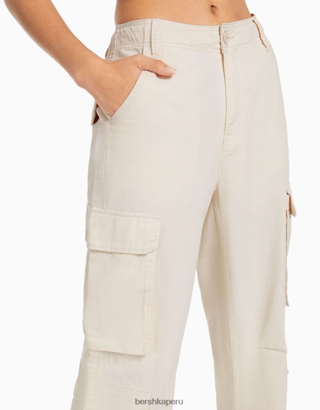 crema Bershka mujer pantalones cargo de sarga ajustables con múltiples bolsillos 806J6B1299