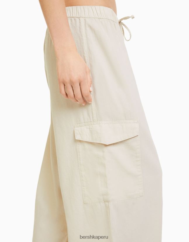 crema Bershka mujer vaqueros cargo con corte globo ancho 806J6B1316