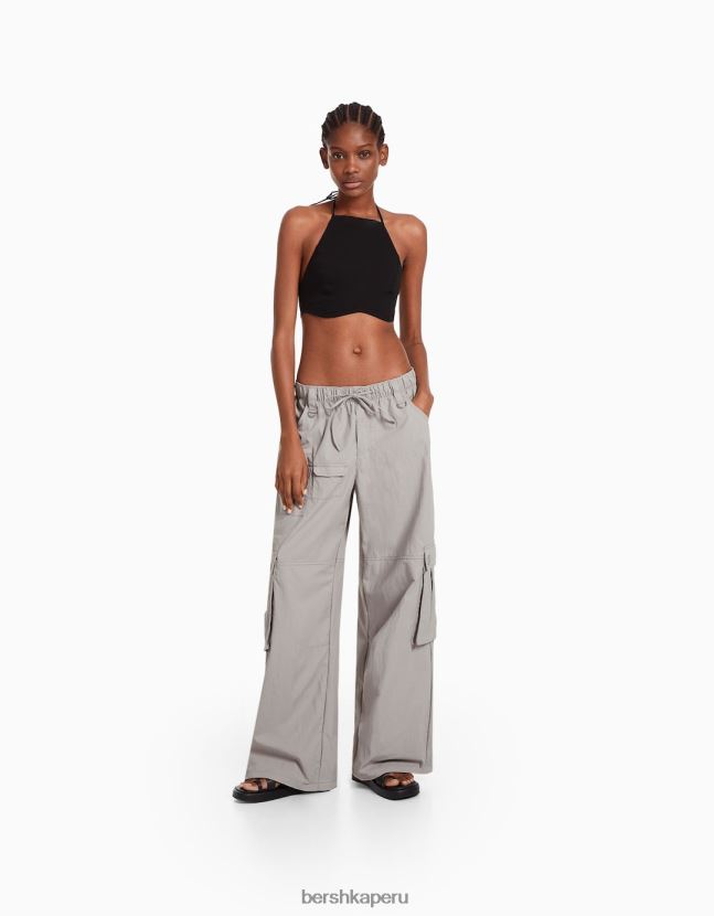 exclusivo Bershka mujer pantalones cargo de nailon con múltiples bolsillos y pernera ancha 806J6B1333