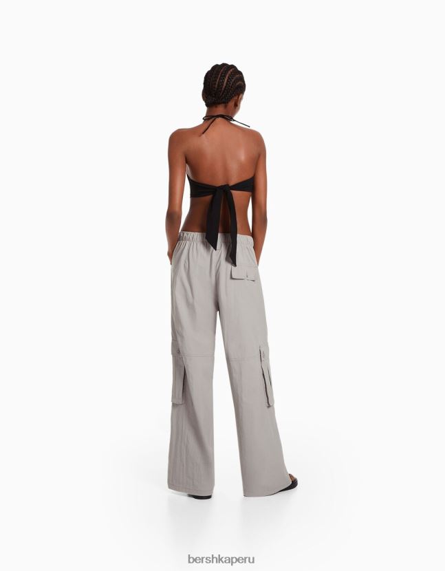 exclusivo Bershka mujer pantalones cargo de nailon con múltiples bolsillos y pernera ancha 806J6B1333