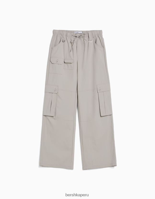 exclusivo Bershka mujer pantalones cargo de nailon con múltiples bolsillos y pernera ancha 806J6B1333