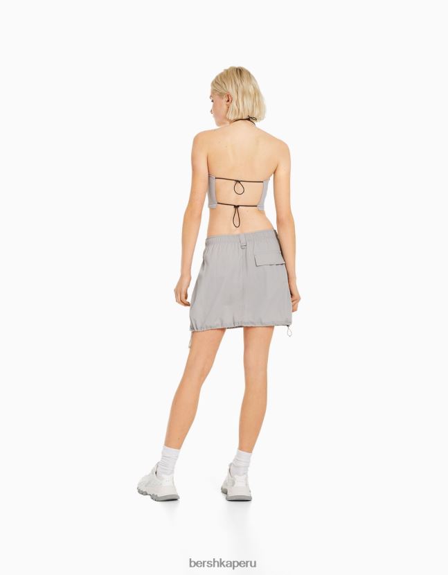 gris Bershka mujer minifalda cargo de nailon con múltiples bolsillos 806J6B1401