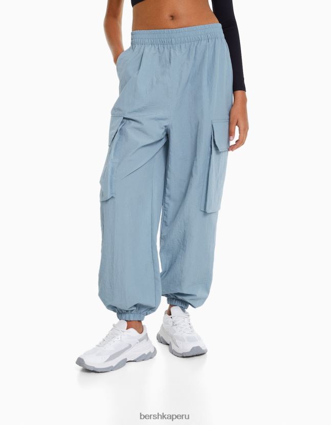 gris oscuro Bershka mujer pantalones de chándal cargo de nailon con bolsillos 806J6B1337