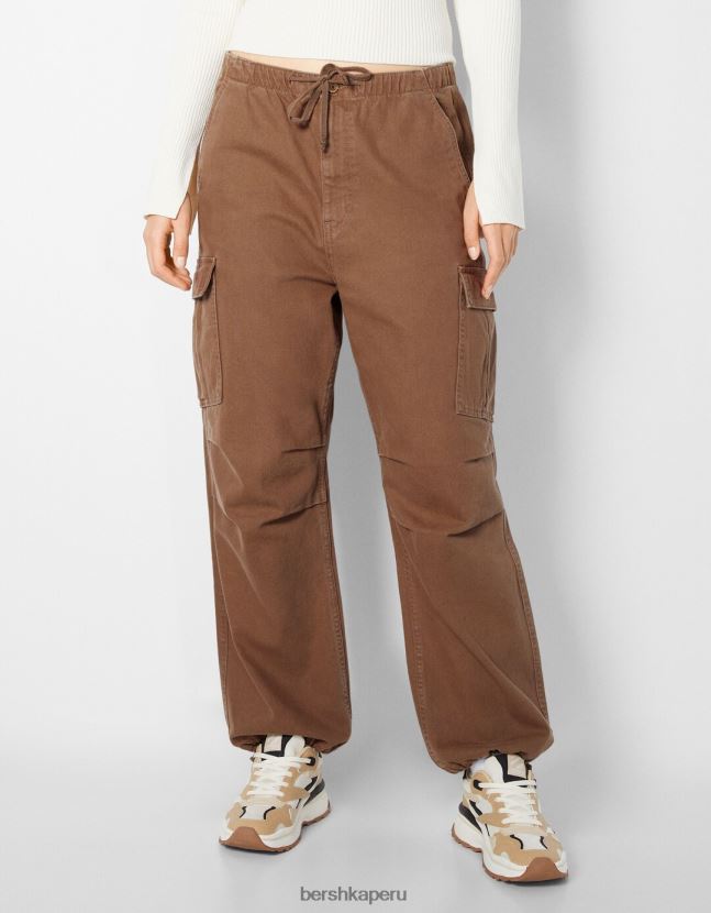 marrón Bershka mujer jeans cargo con paracaídas 806J6B1388