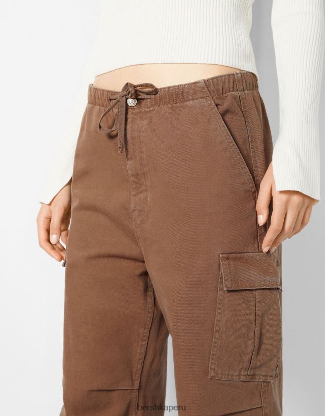 marrón Bershka mujer jeans cargo con paracaídas 806J6B1388