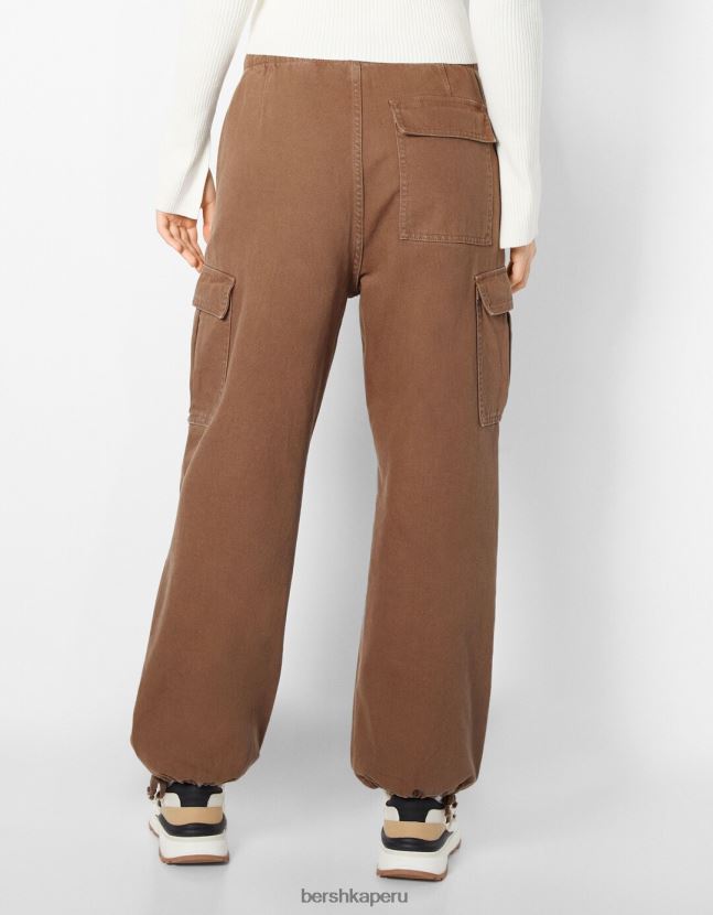 marrón Bershka mujer jeans cargo con paracaídas 806J6B1388