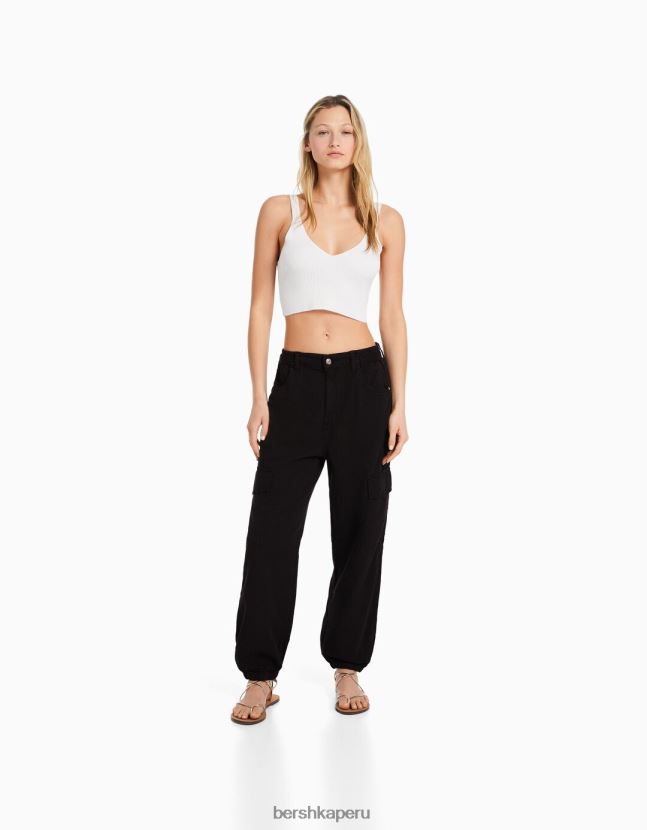 negro Bershka mujer joggers de algodón con cintura fruncida y bolsillos 806J6B1346