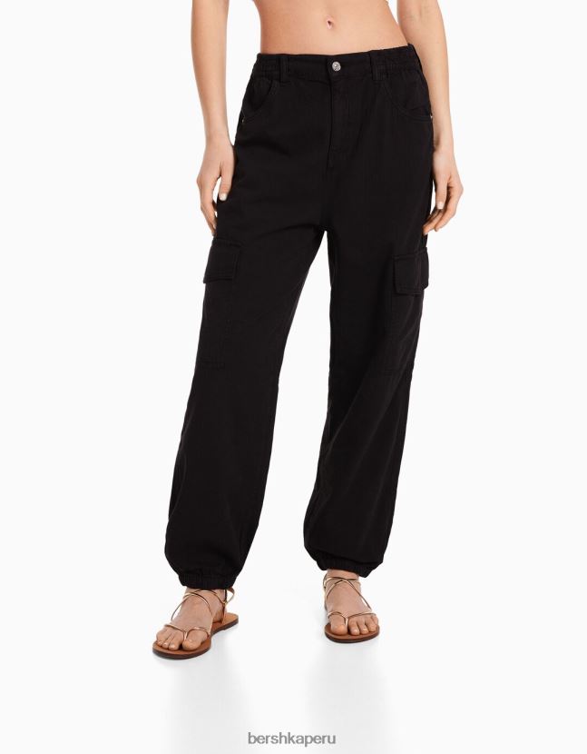 negro Bershka mujer joggers de algodón con cintura fruncida y bolsillos 806J6B1346