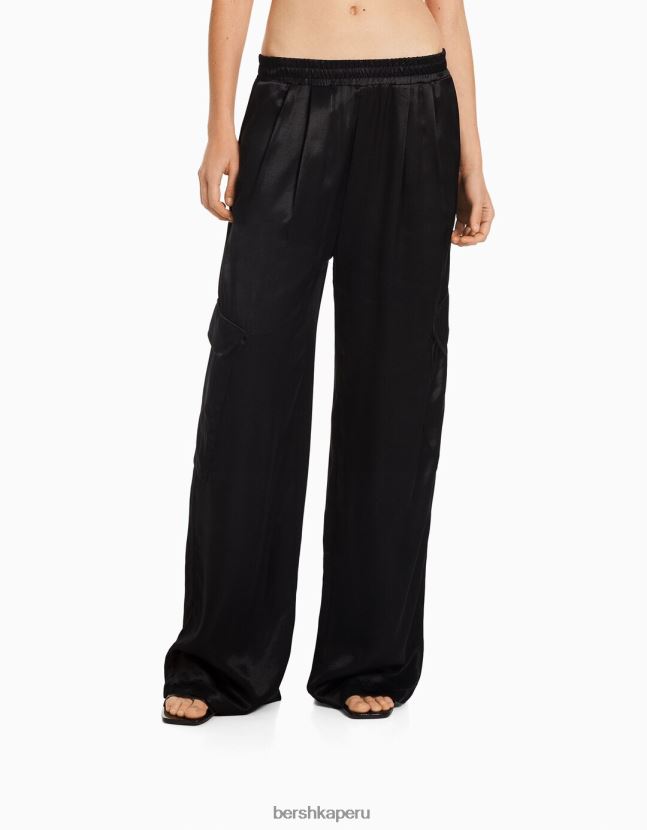 negro Bershka mujer pantalones anchos de raso con bolsillo 806J6B1325
