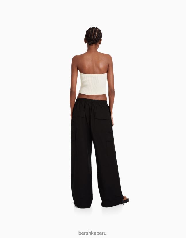 negro Bershka mujer pantalones de chándal tipo paracaídas de nailon sintético 806J6B1310