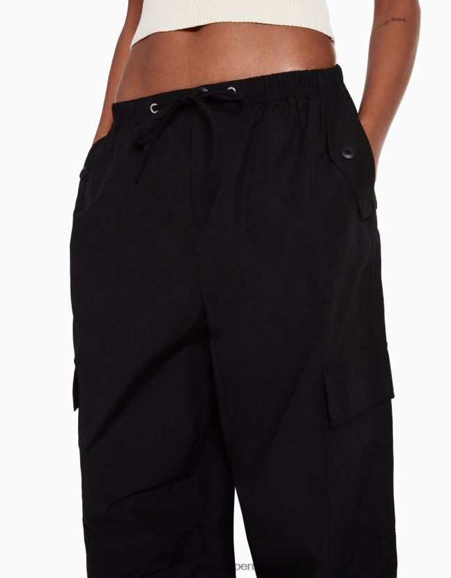 negro Bershka mujer pantalones de chándal tipo paracaídas de nailon sintético 806J6B1310
