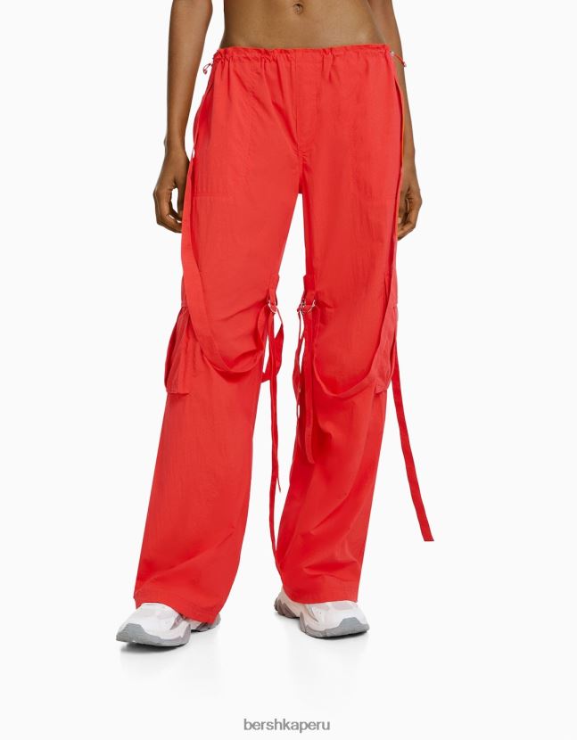 rojo Bershka mujer pantalones cargo de nailon con tiras 806J6B1311