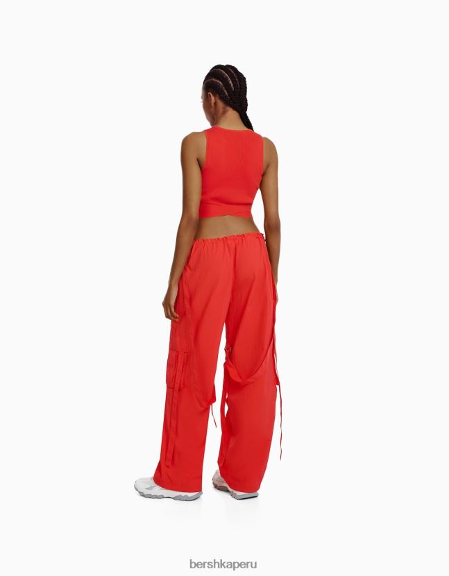 rojo Bershka mujer pantalones cargo de nailon con tiras 806J6B1311