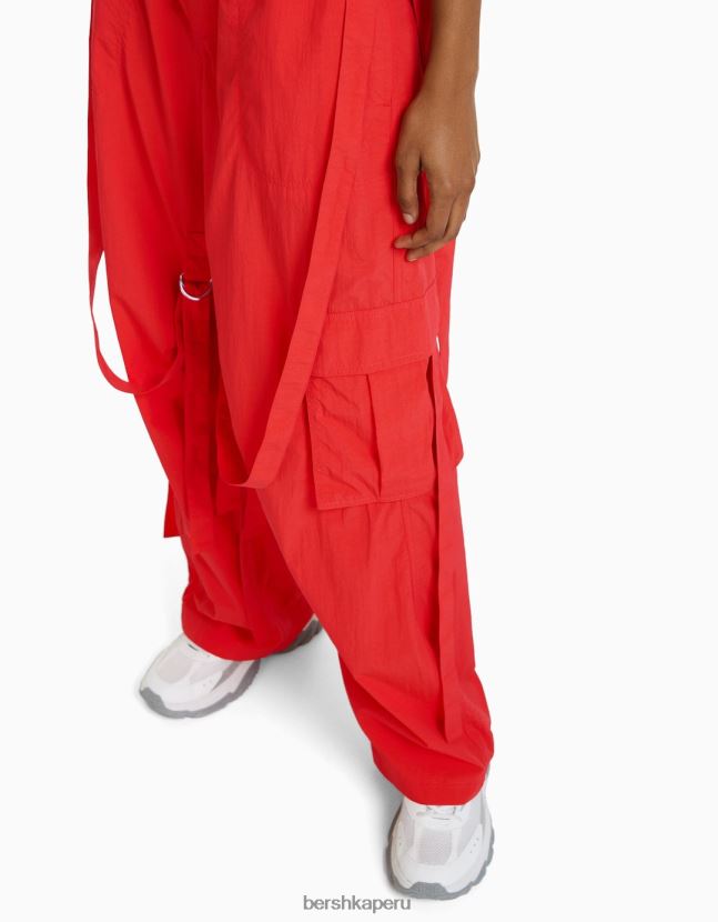 rojo Bershka mujer pantalones cargo de nailon con tiras 806J6B1311