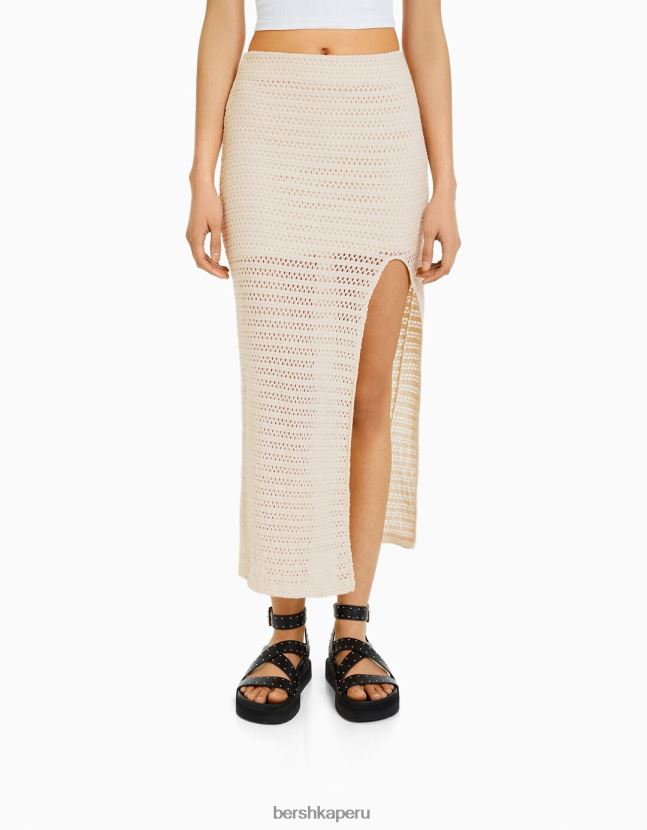 beige Bershka mujer falda midi de crochet rústico 806J6B1929
