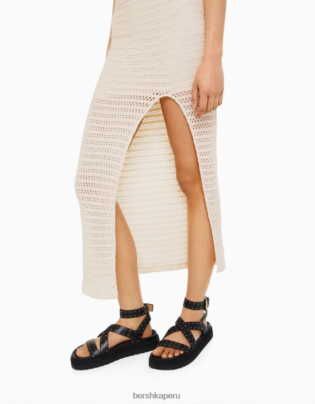 beige Bershka mujer falda midi de crochet rústico 806J6B1929