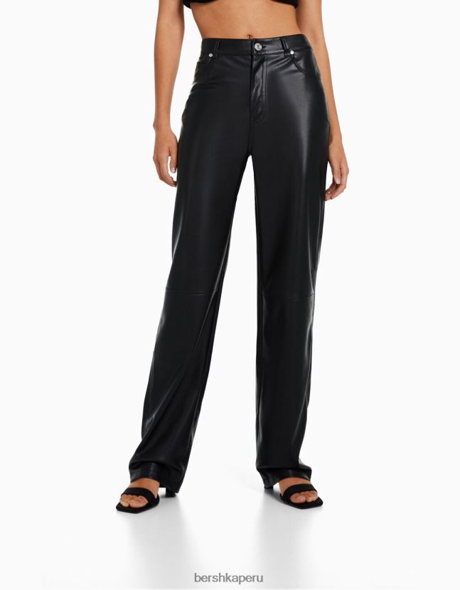 negro Bershka mujer pantalones rectos de piel sintética 806J6B1447