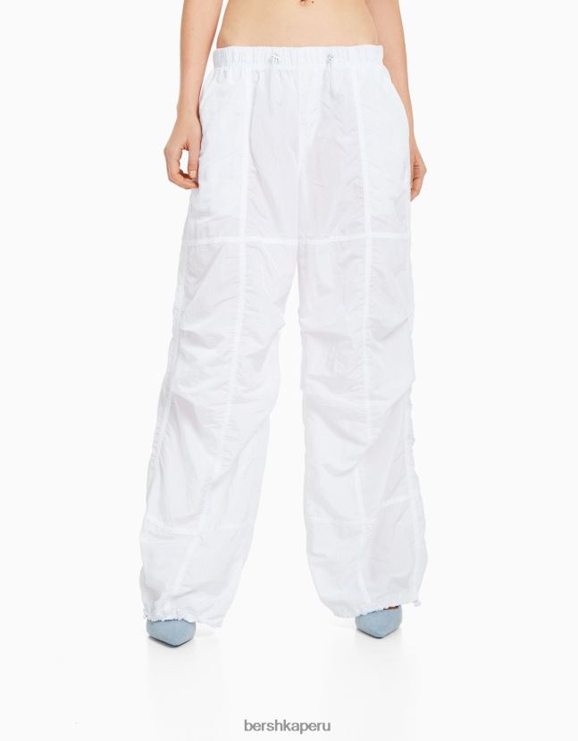 blanco Bershka mujer pantalones de paracaídas de nailon 806J6B1332