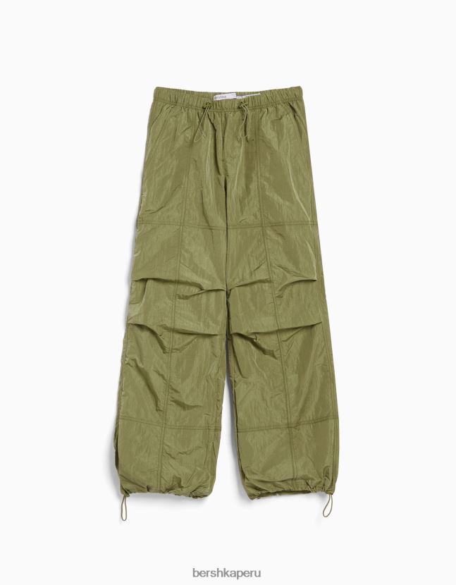 caqui Bershka mujer pantalones de paracaídas de nailon 806J6B1387