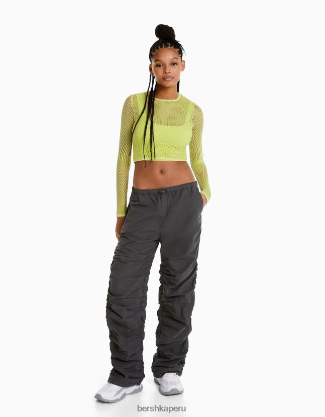 gris oscuro Bershka mujer vaqueros tipo paracaídas con frunces laterales 806J6B1295