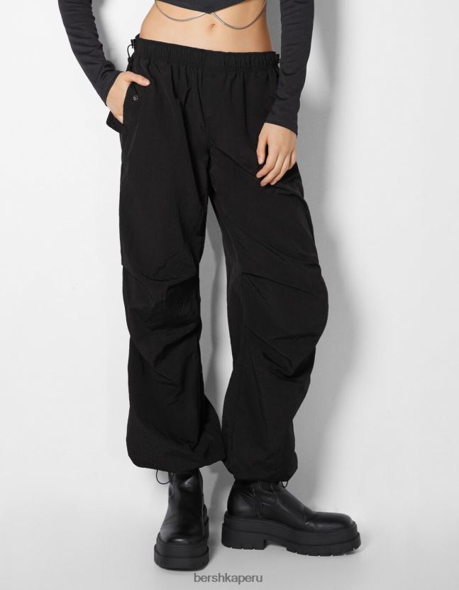 negro Bershka mujer joggers de paracaídas de nailon 806J6B1313
